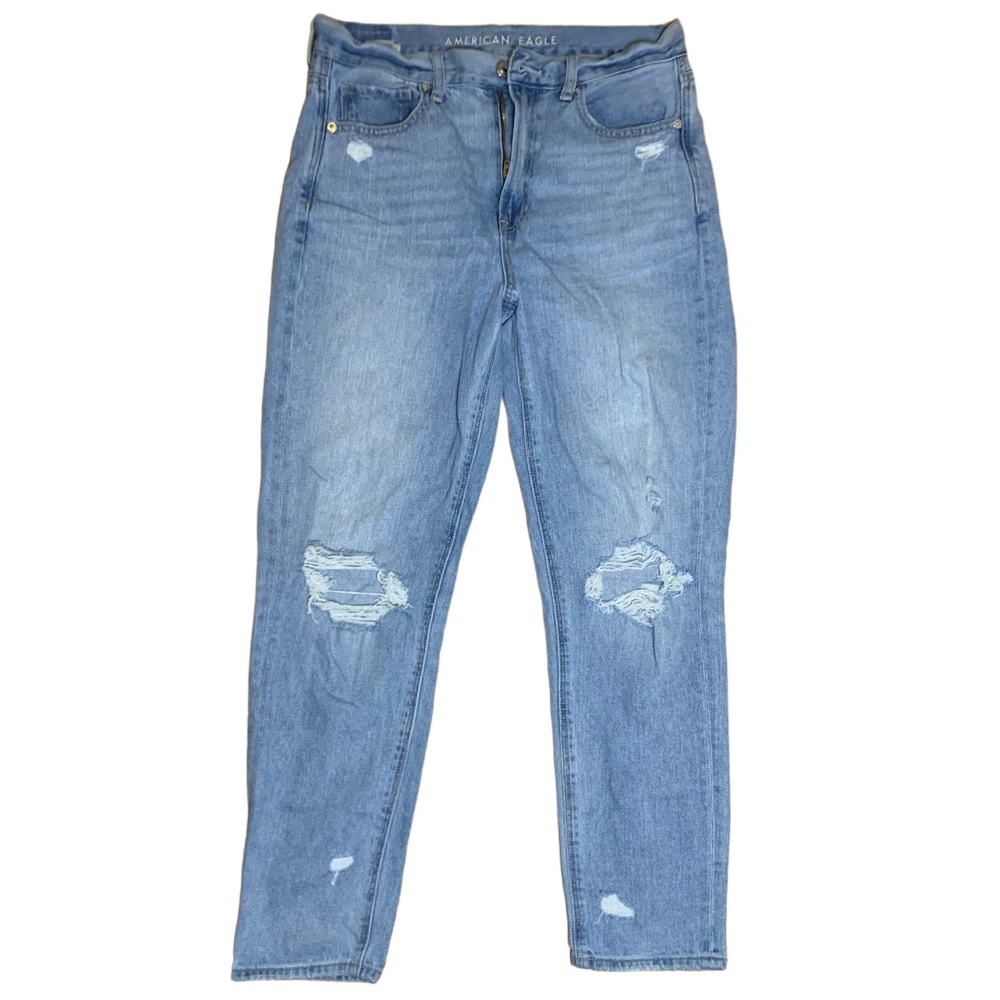 American Eagle Blue Light Wash Distressed Mom
Jeans Size 6 Regular